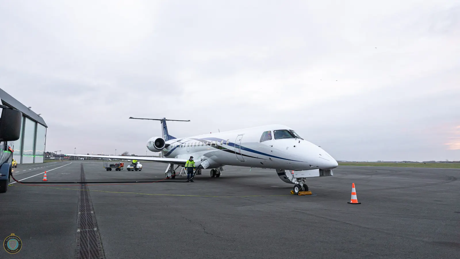 Jet privato sulla pista prima della partenza